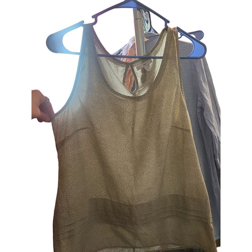 Gap Tan and White print tank. M
